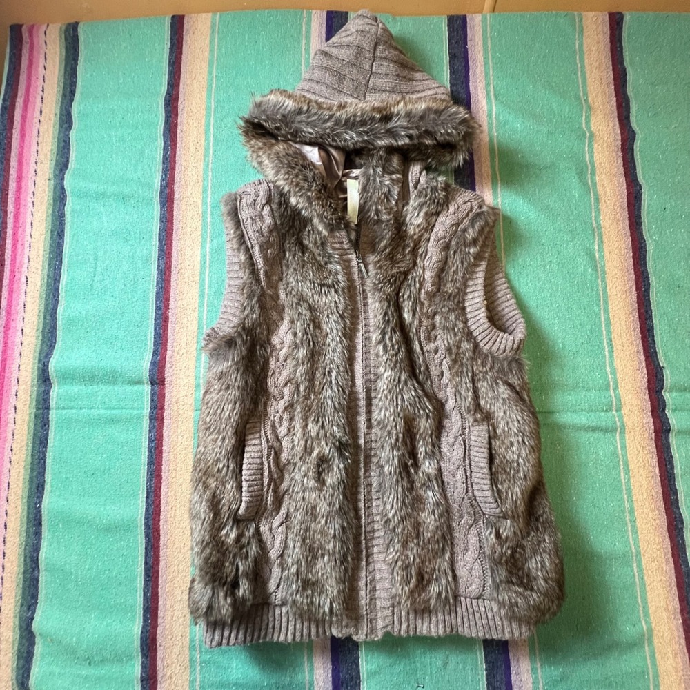 Green Tea Faux Fur Hooded Sweater Vest Womens Small Taupe Cable Knit Zip Up